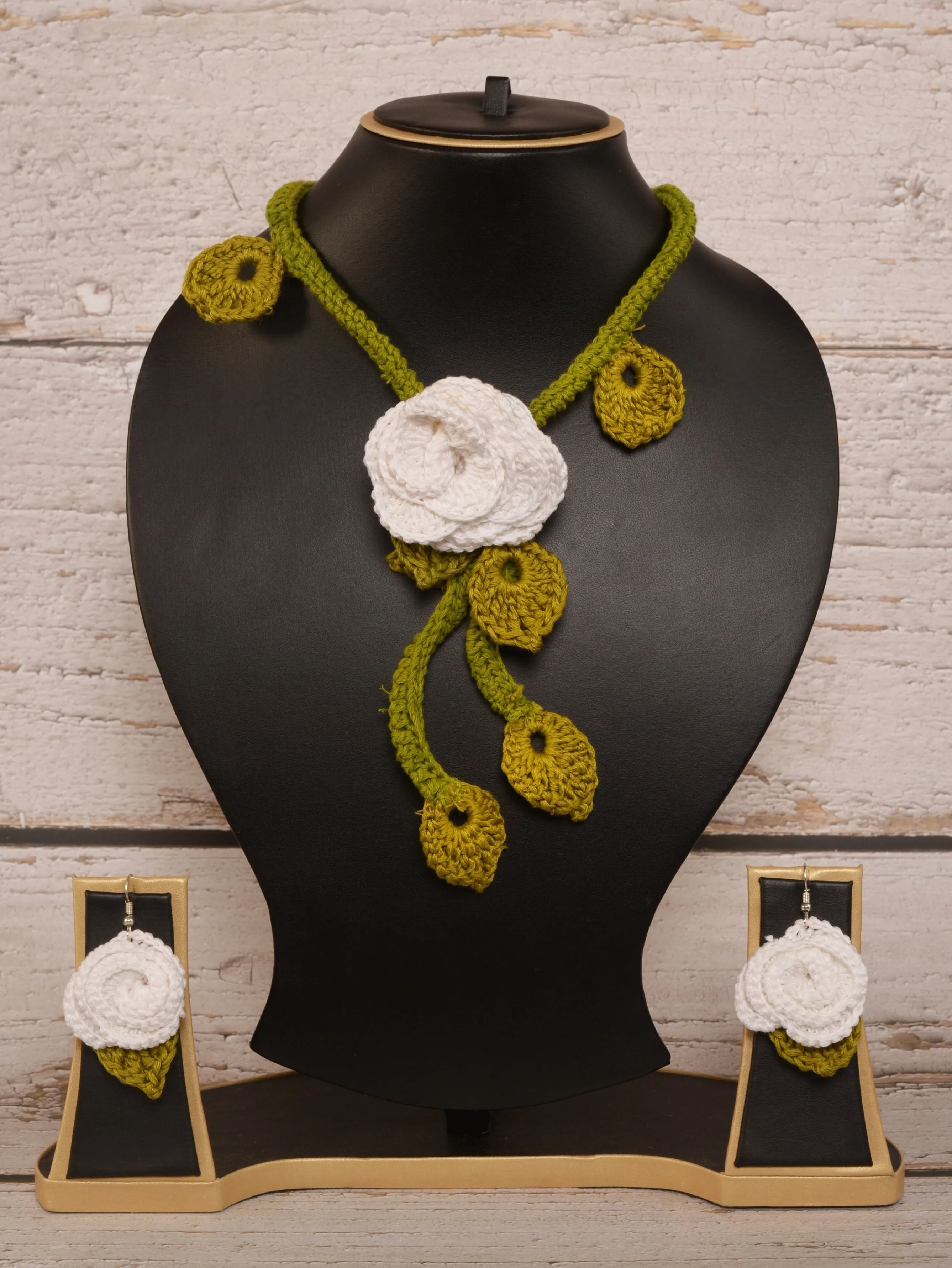 Aachal Crochet Necklace & Earrings  set