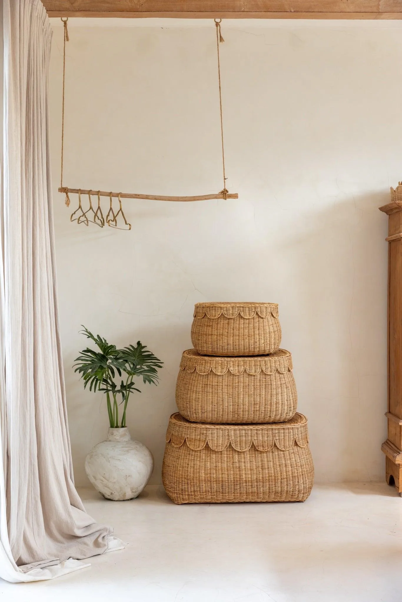 Scallop Rattan Basket with Lid
